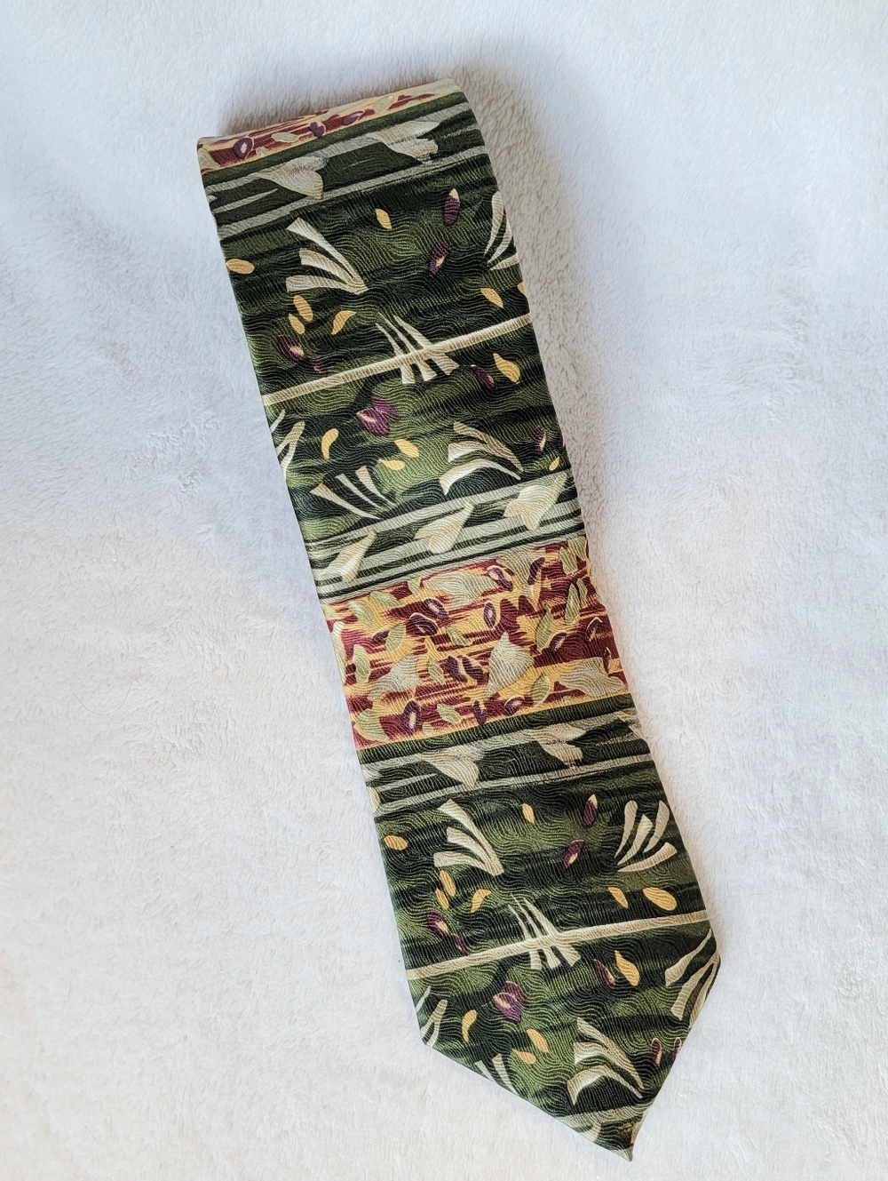 Stonehenge Ltd J. Garcia Jerry Garcia 100% silk Tie Green Yellow Abstract